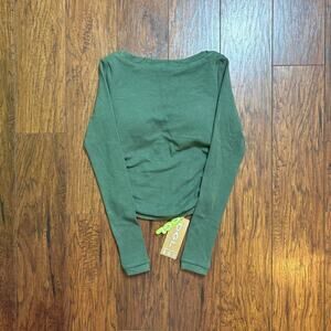 OGL fitted green long sleeve crop tee